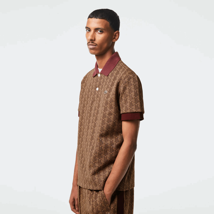 homens Lacoste bege bordeaux mkj polo clássico com estampa de monograma 08D071